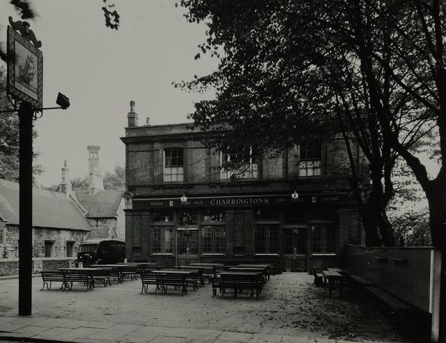 Ship Aground, Clapton, E5