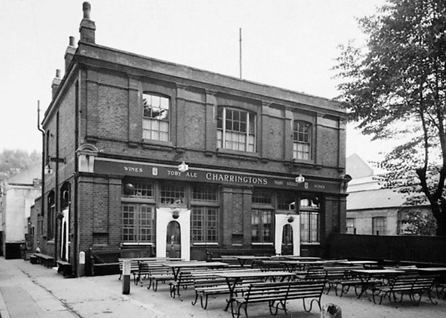 Ship Aground, Clapton, E5