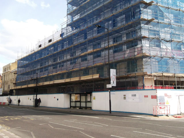 Earl Amhurst, Hackney