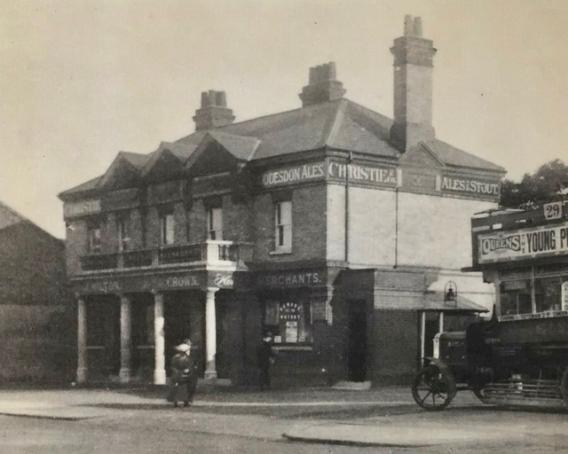 The Crown, Southgate