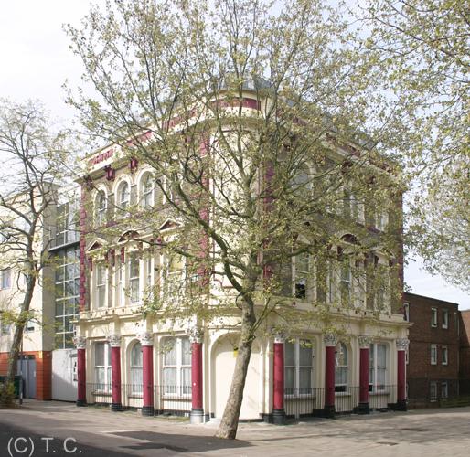 Birkbeck Tavern, Upper Holloway