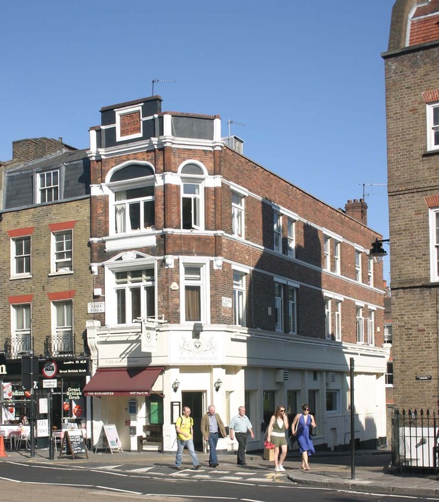 Carved Red Lion, Islington