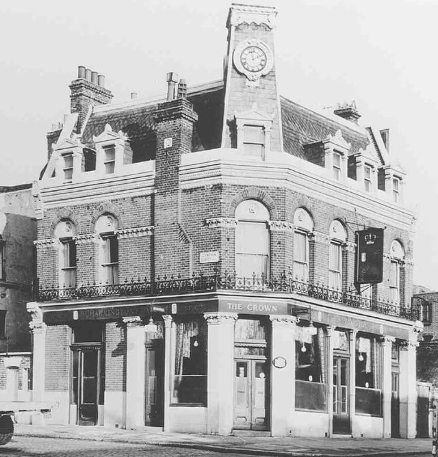 The Crown, Islington