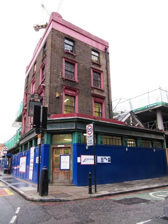 Three Crowns, Islington