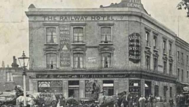 Railway Hotel, Finchley