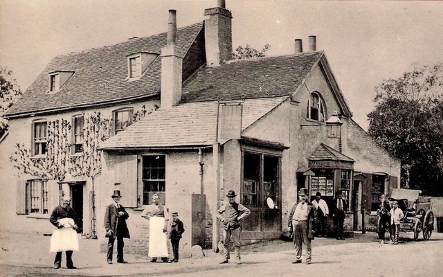 The Crown, Willesden