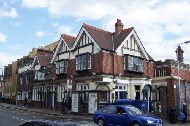 The Crown, Willesden