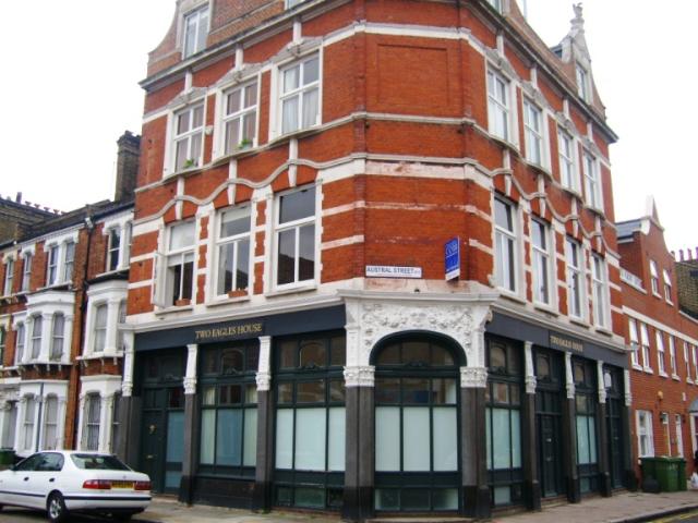 Two Eagles, Kennington