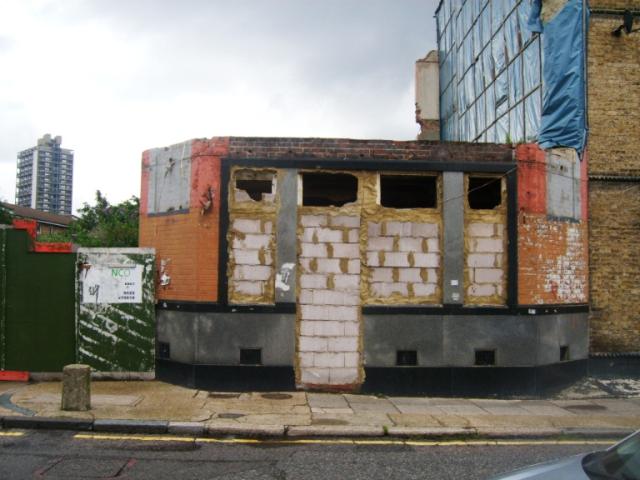 The Giraffe, Walworth