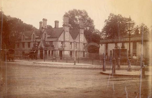 Half Moon, Herne Hill