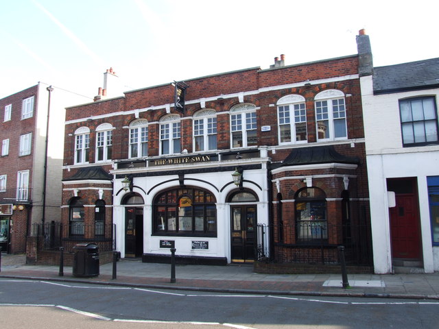 White Swan, Charlton