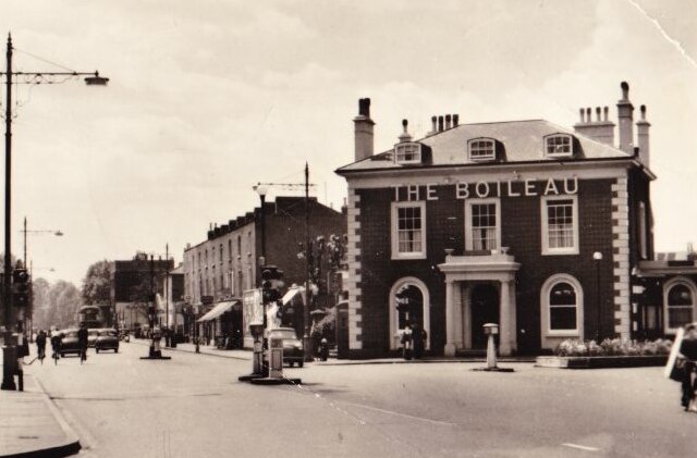The Castelnau, Barnes