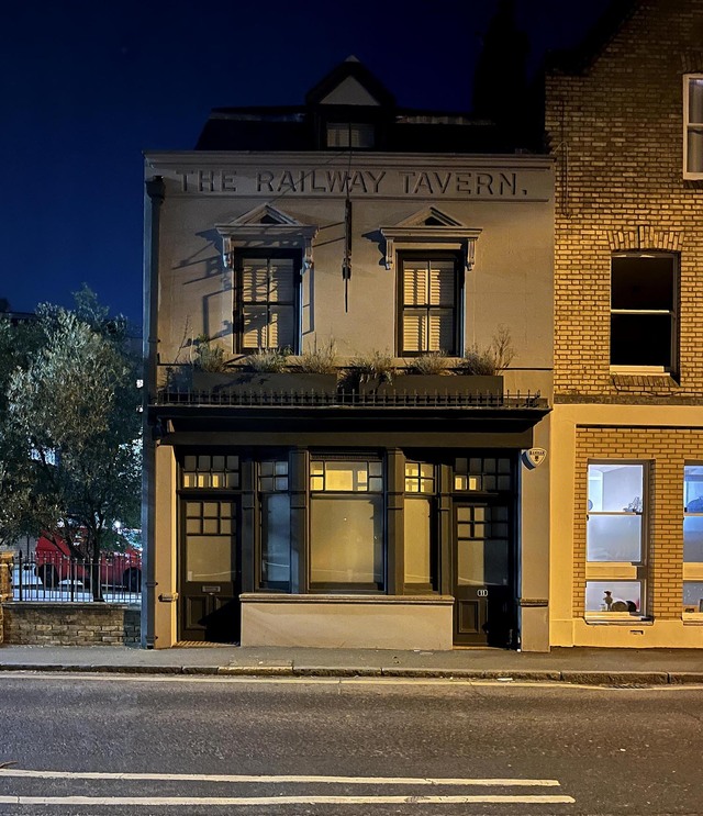 Railway Tavern, Mortlake