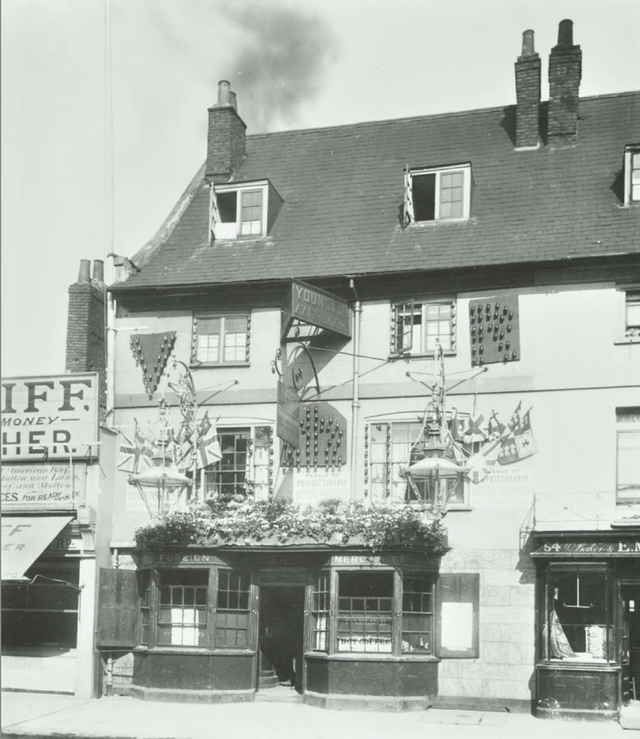 Bull & Star, Putney