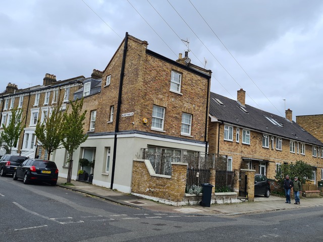 Crown & Anchor, Clapham