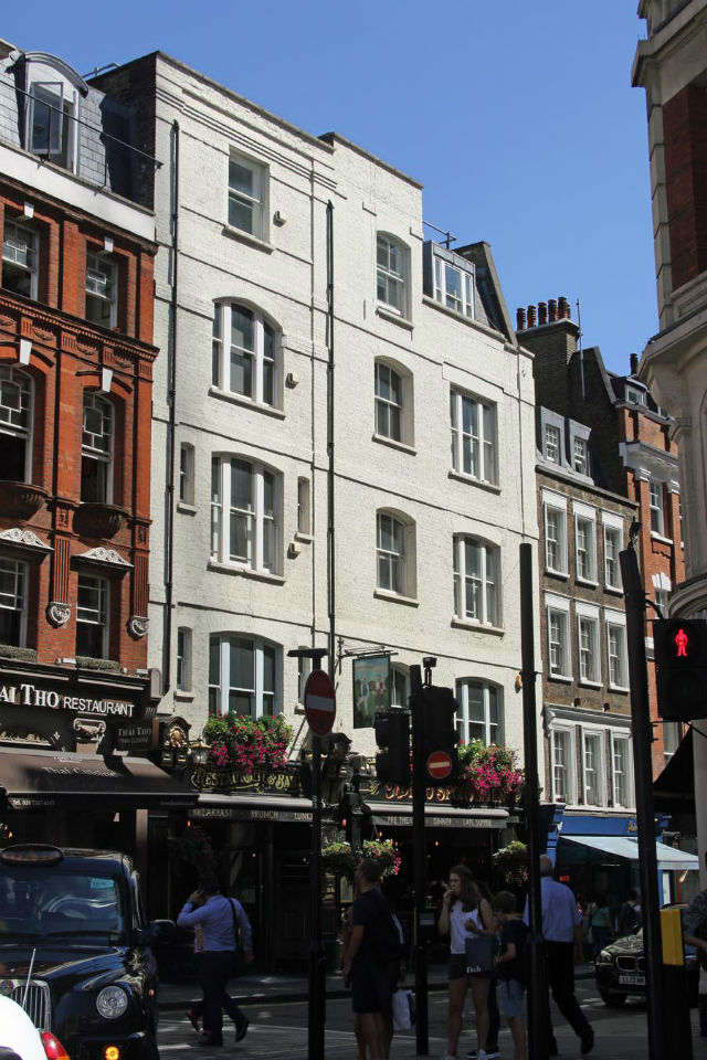 Two Sportsmen, Mayfair