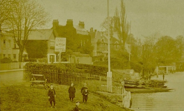 Ship Hotel, Shepperton