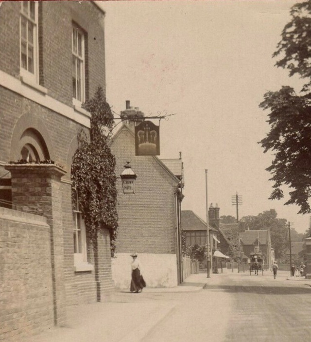 Crown Hotel, Stanmore