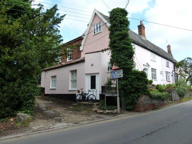 The Beehive, Diss