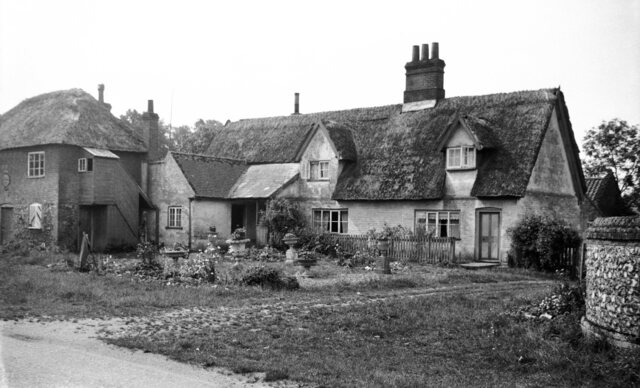 White Horse, Morton On The Hill
