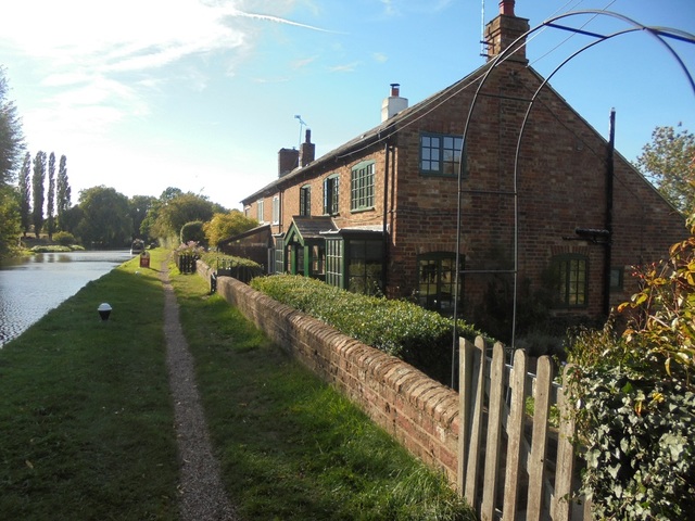 Crown & Anchor, Long Buckby