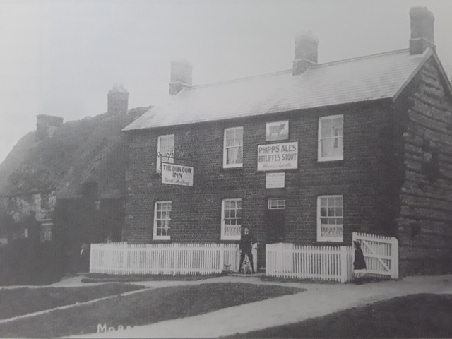 Dun Cow, Moreton Pinkney