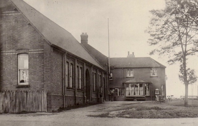 The Old Elm Tree, Hoveringham
