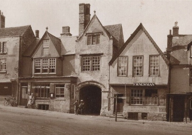 The George, Burford