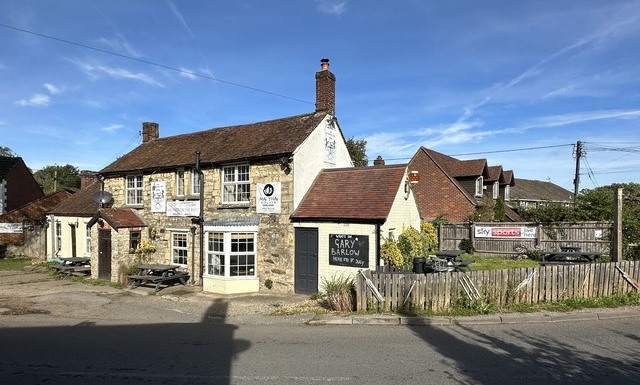 The Cricketers, Littleworth