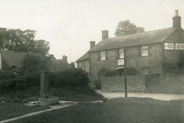 Bricklayers Arms, Longcot