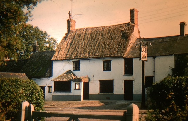 Carpenters Arms, Middle Barton