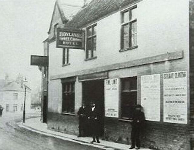 Three Crowns, Bridgwater