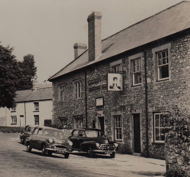 George Inn, Combe St Nicholas