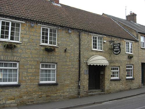 White Lion, Crewkerne