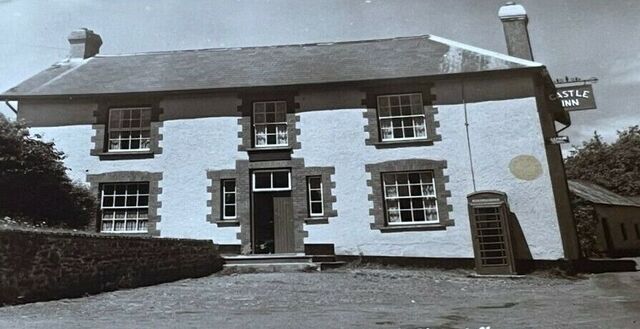 Castle Inn, Huish Champflower