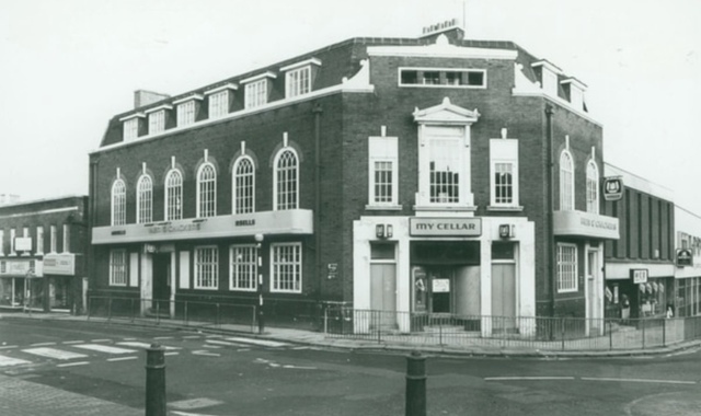 Hen & Chickens, Dudley