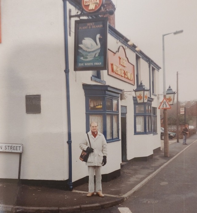 White Swan, Netherton
