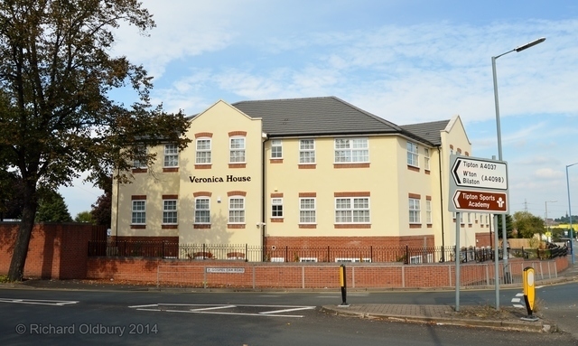 Crown & Cushion, Tipton