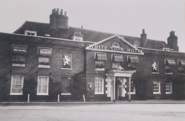 White Lion, Cobham