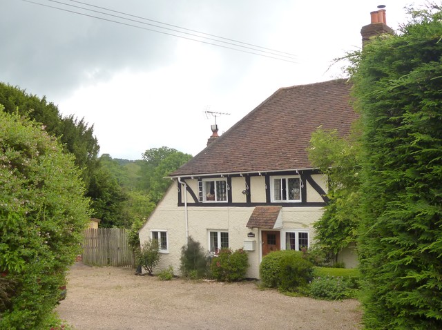 Aum Outlett, Compton