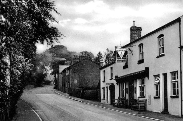 Halfway House, Heath End