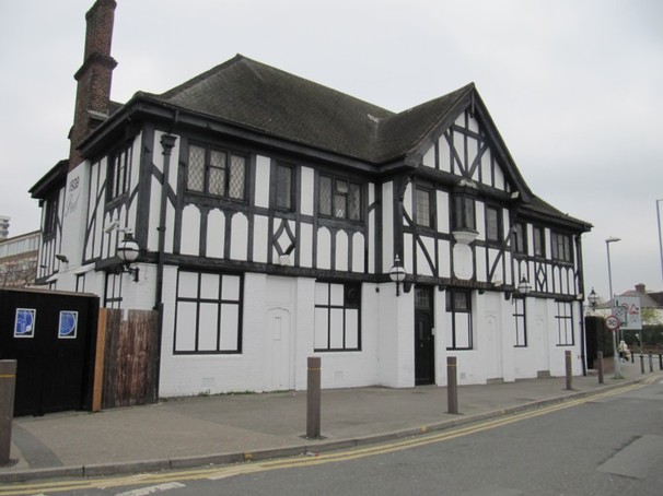 Sir Robert Peel, Kingston Upon Thames