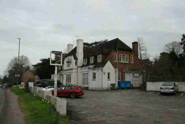 White Lion & Dragon, Worplesdon