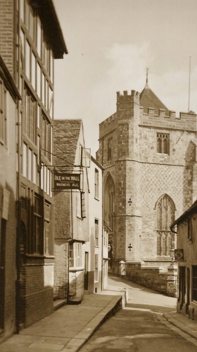 Hole In The Wall, Hastings