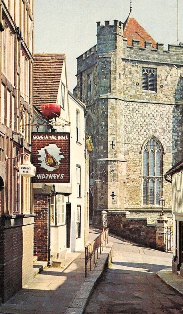 Hole In The Wall, Hastings