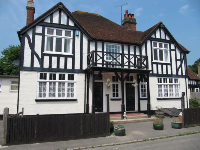 New Eight Bells, Robertsbridge