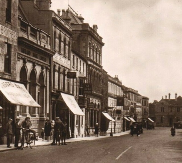 Three Horseshoes, Warminster