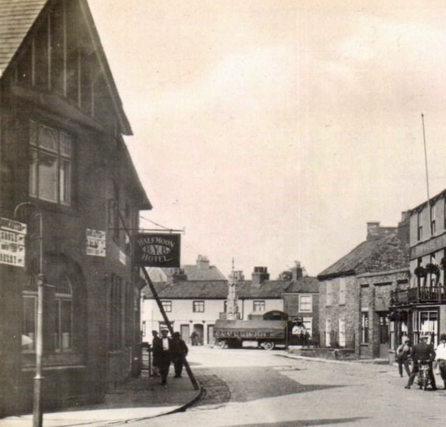 Half Moon, Howden