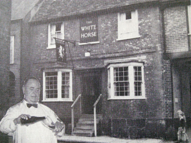 White Horse, Dunstable White Horse, Dunstable