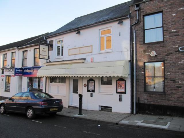 Hole In The Wall, Luton
